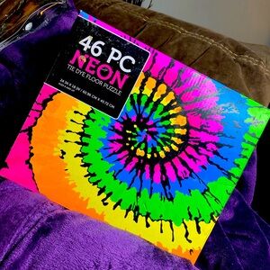 Tie dye floor puzzle 46 piece